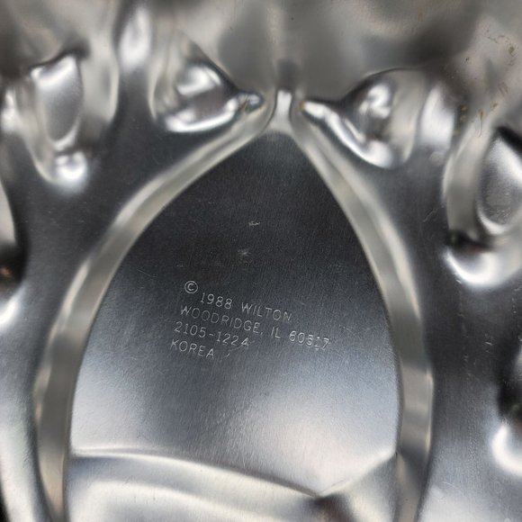 WILTON Vintage Large Reindeer Cake Pan # 2105-1224 from 1988 16" L x 11" W - Picture 3 of 4